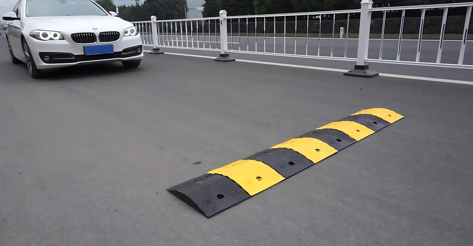 Gờ giảm tốc bằng cao su
